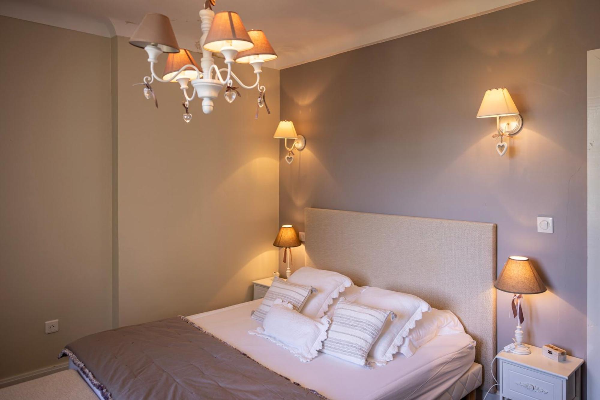 Domaine De La Clauzure Hotel La Roche-Canillac ภายนอก รูปภาพ